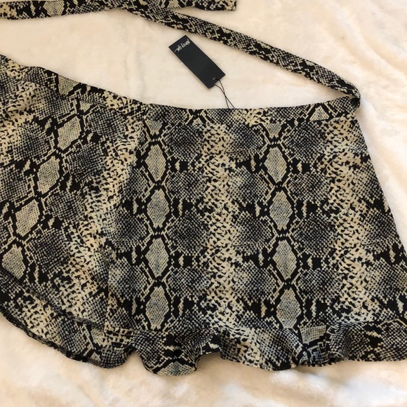 Black/gray snake print wrap skirt from Nasty Gal. - Picture 4 of 11
